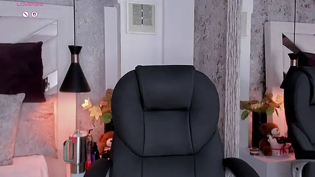 Megan-8's cam snapshot