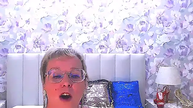 MilfyMommyXX's cam snapshot