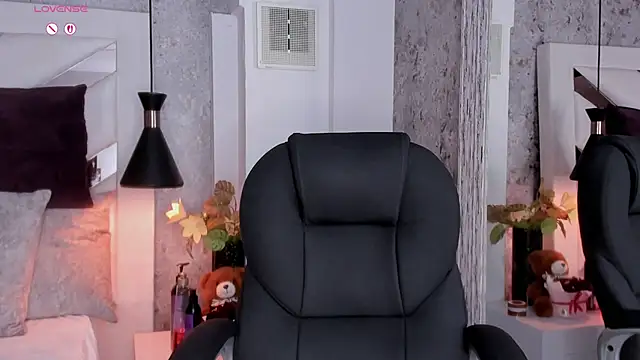 Megan-8's cam snapshot