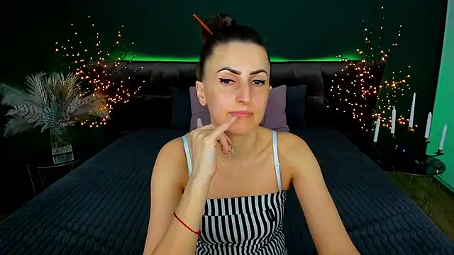 Rebecca_Diamond's cam snapshot