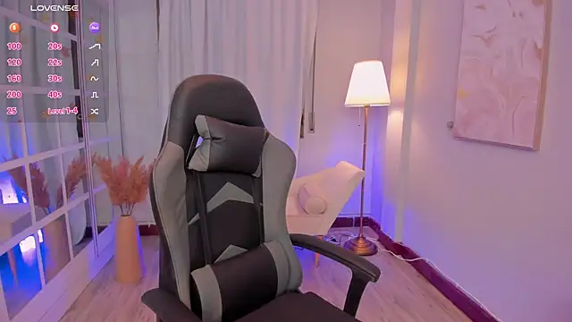 LeahJones_'s cam snapshot