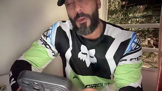 romeolovedark's cam snapshot