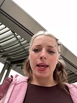 LoraaDoll's cam snapshot