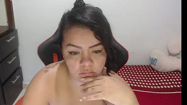 emily_sexxx's cam snapshot