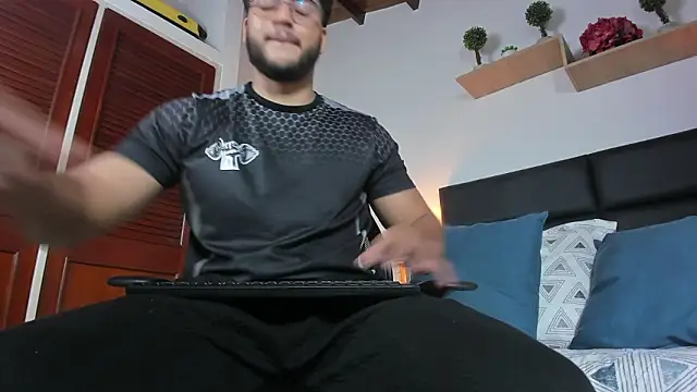 mike_foxxx_'s cam snapshot