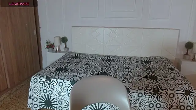 BellaSky4's cam snapshot