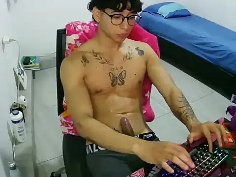 Dillom420 live sex cam