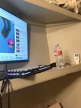 SafeinouterSpace's cam snapshot