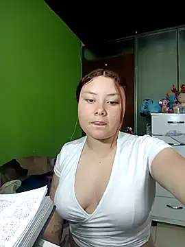 Sweet-women's cam snapshot