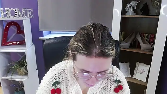 Zoey_Erotic's cam snapshot