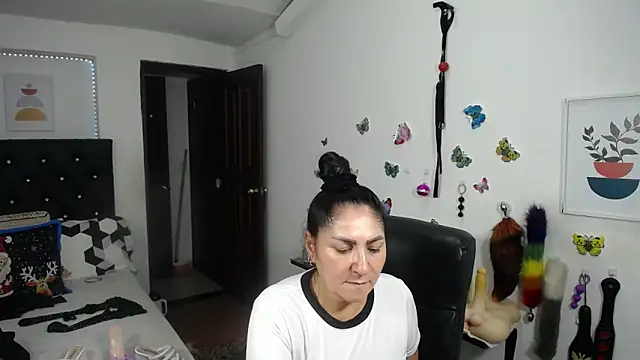 mature_bigboobs10's cam snapshot