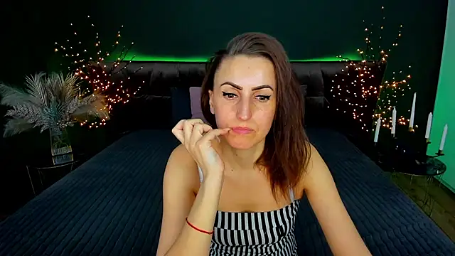 Rebecca_Diamond's cam snapshot