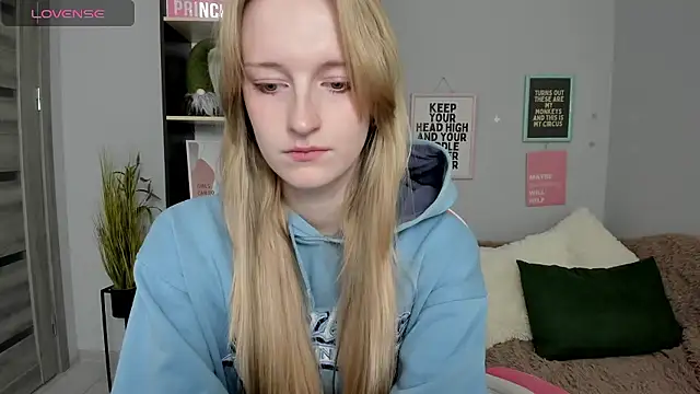 Cinnabonnn_'s cam snapshot