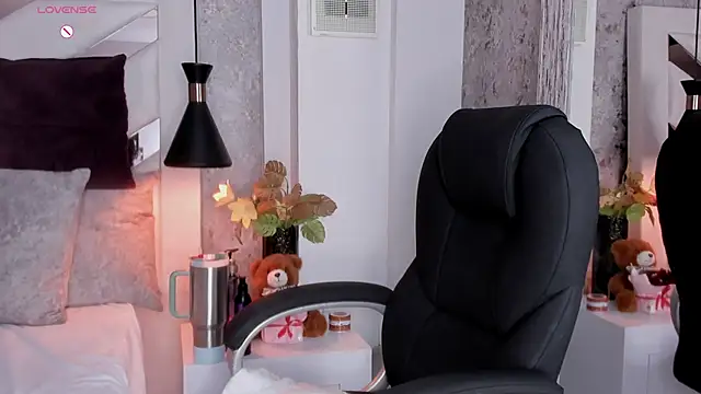 Megan-8's cam snapshot