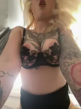 TeaseKitten-'s cam snapshot