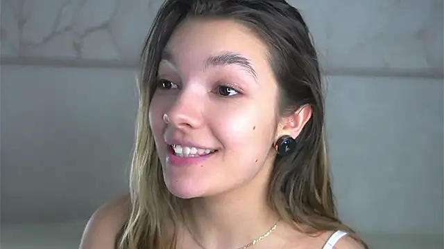 CorinnaSuttie's cam snapshot