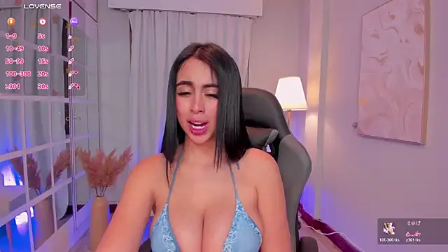 LeahJones_'s cam snapshot