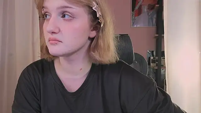 ELLIEJAY's cam snapshot