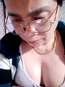 small-house123's cam snapshot