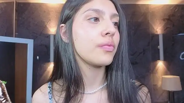 skarleth_b_'s cam snapshot