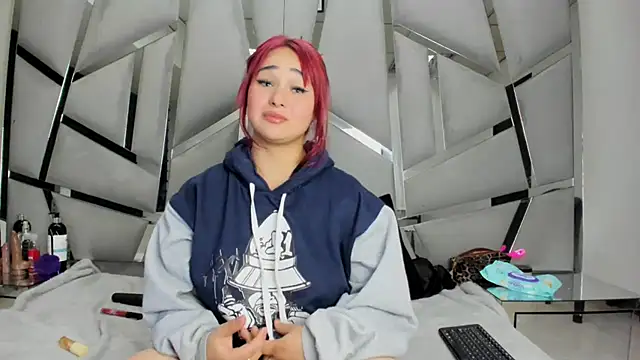 Catherinee69_x's cam snapshot