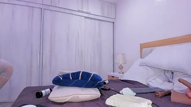 megan_rous_'s cam snapshot