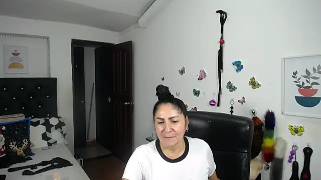 mature_bigboobs10's cam snapshot