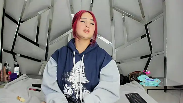 Catherinee69_x's cam snapshot