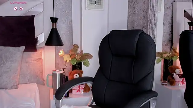 Megan-8's cam snapshot