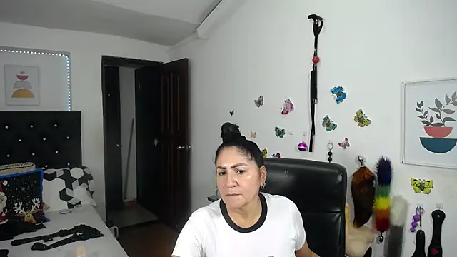 mature_bigboobs10's cam snapshot