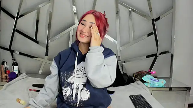 Catherinee69_x's cam snapshot