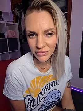 UK_Tall_Barbie_Slut live sex cam