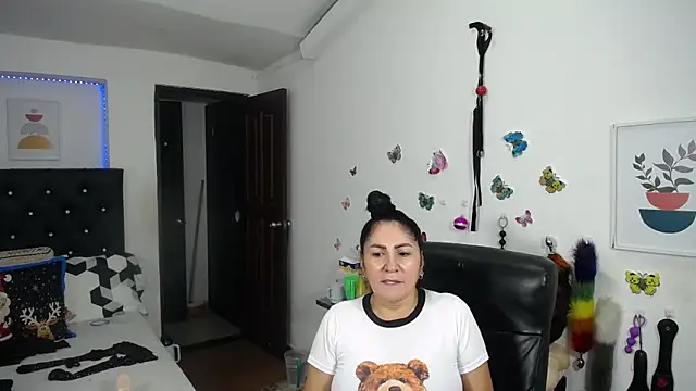 mature_bigboobs10's cam snapshot