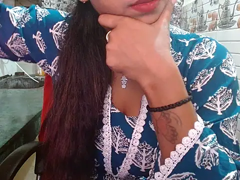 LovingPihu's cam snapshot