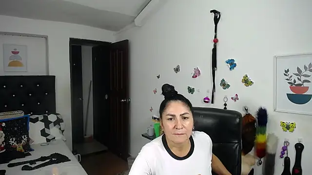 mature_bigboobs10's cam snapshot