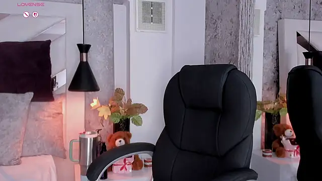 Megan-8's cam snapshot