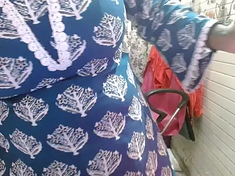 LovingPihu's cam snapshot