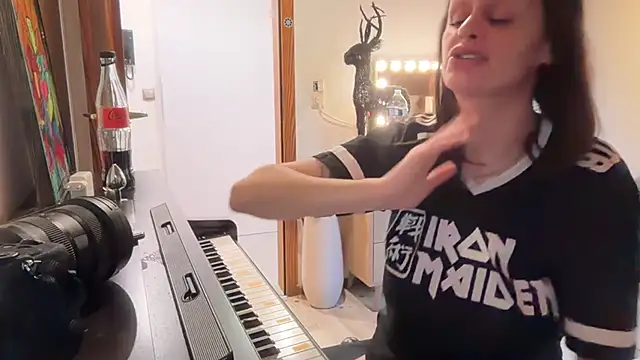 ClaireDeLunee's cam snapshot