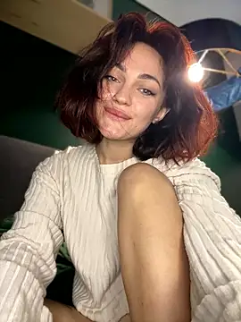 SaraLow live sex cam