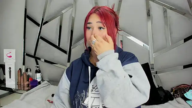 Catherinee69_x's cam snapshot