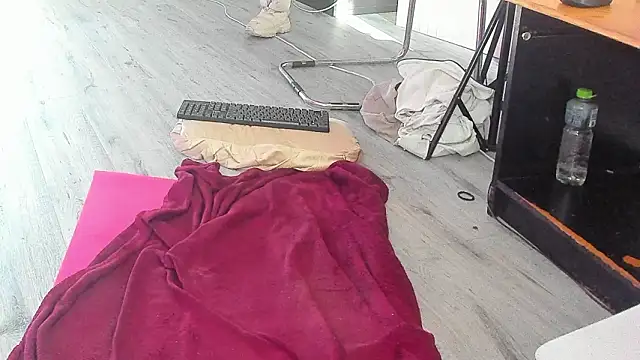 BellaNoir_'s cam snapshot