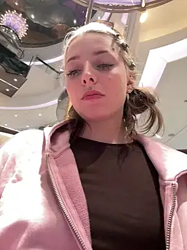 LoraaDoll's cam snapshot