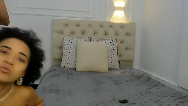 charlotte_dante212's cam snapshot