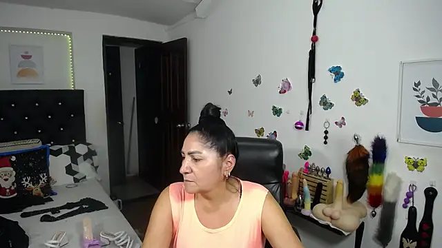 mature_bigboobs10's cam snapshot