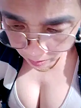 small-house123's cam snapshot