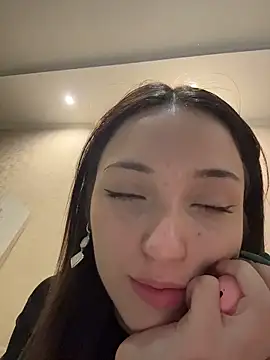 DollyTall's cam snapshot