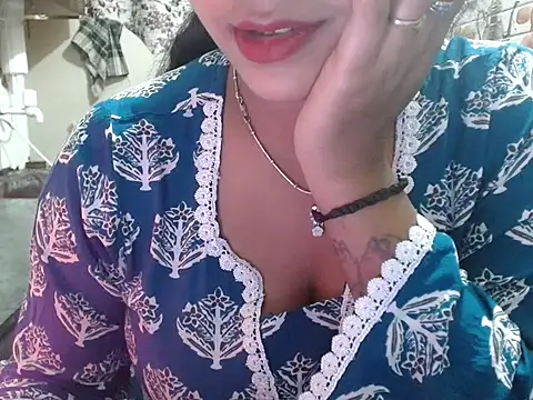 LovingPihu's cam snapshot