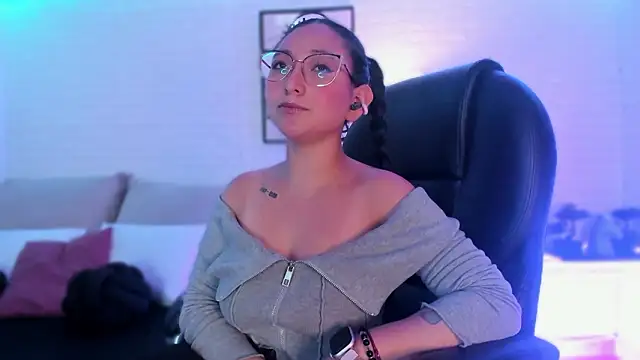 lucy_neil's cam snapshot