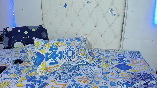 Elettrahot_'s cam snapshot