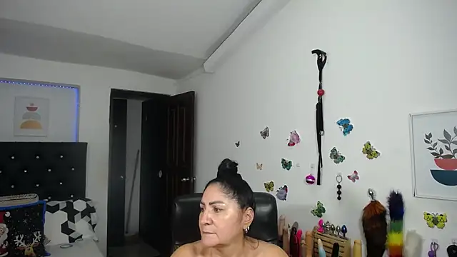 mature_bigboobs10's cam snapshot